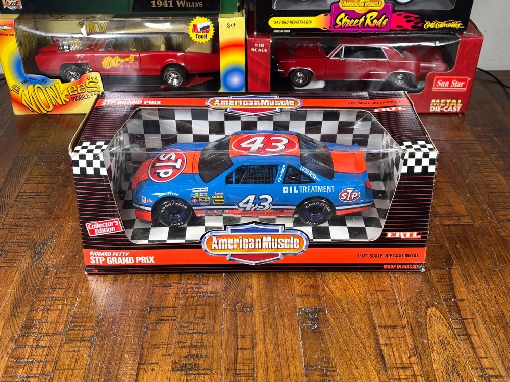 Ertl American Muscle-Richard Petty #43 STP Grand Prix 1:18 Scale 1992